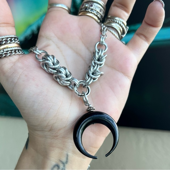 Handmade maille necklace up side down black horns crescent moon lunula boho goth - Picture 5 of 13